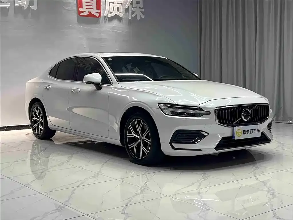 Volvo S60 2023 из CN, фото 4