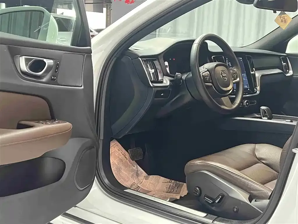 Volvo S60 2023 из CN, фото 8