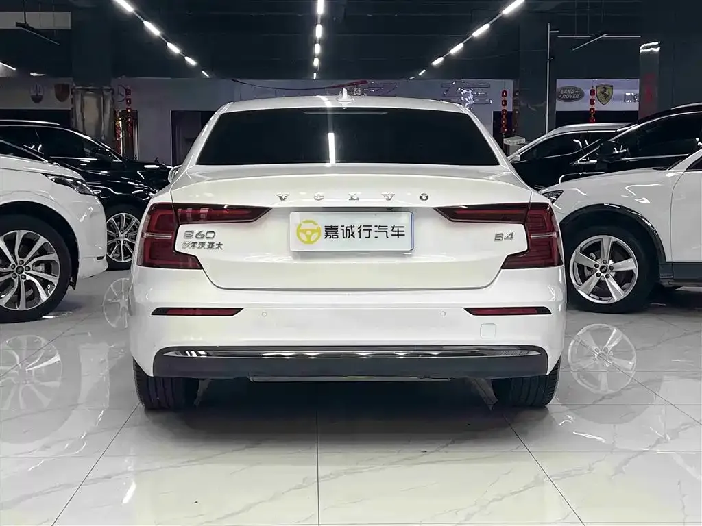 Volvo S60 2023 из CN, фото 5