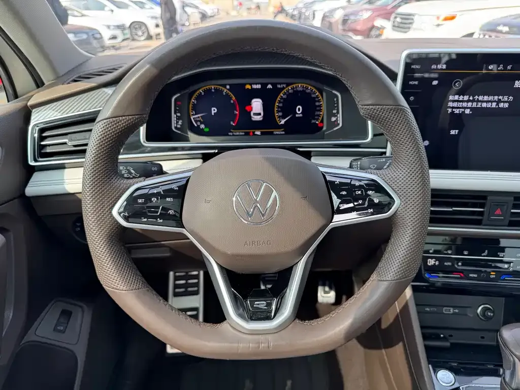 Volkswagen Tiguan L — фото 3
