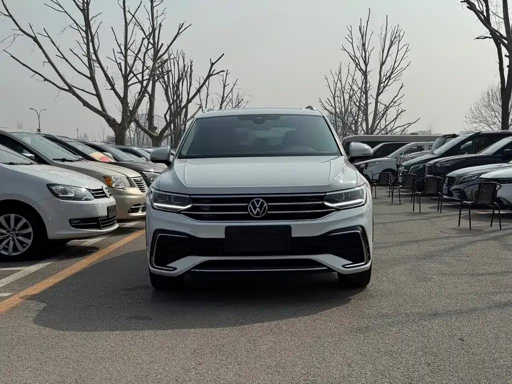 Volkswagen Tiguan L — фото 9