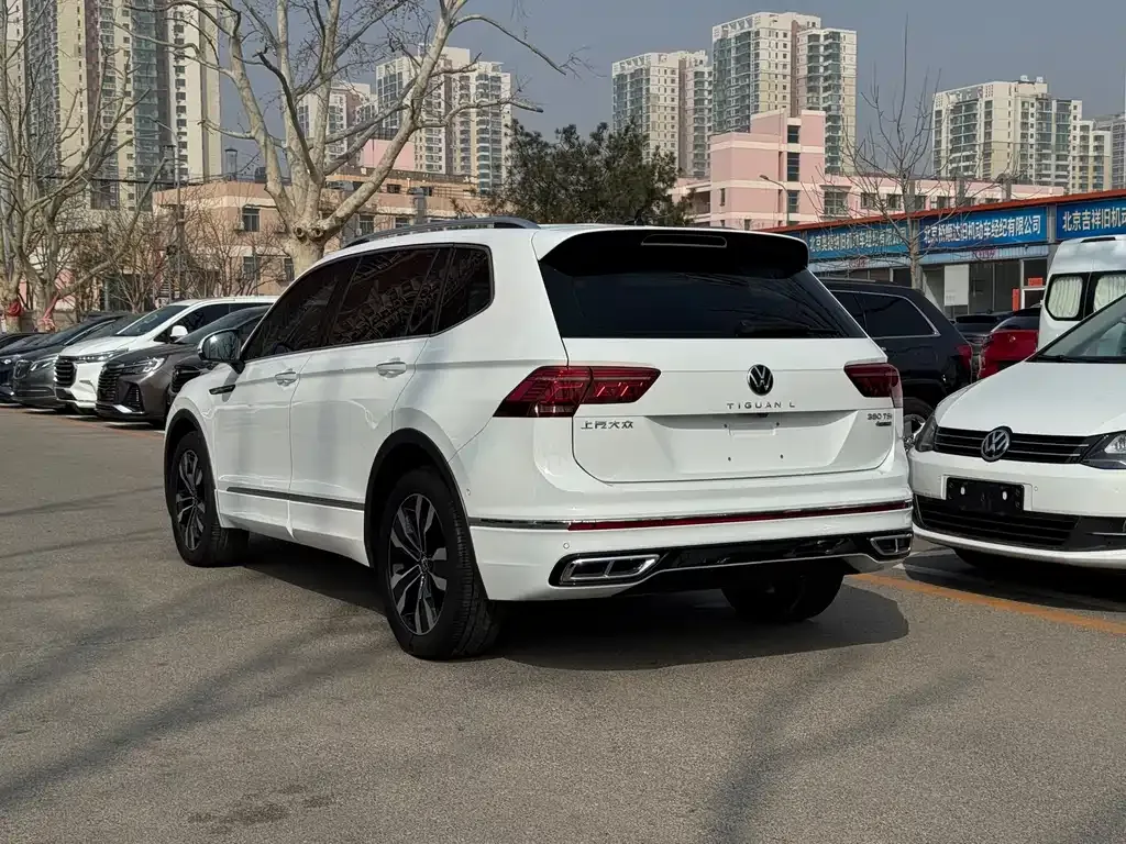 Volkswagen Tiguan L — фото 6