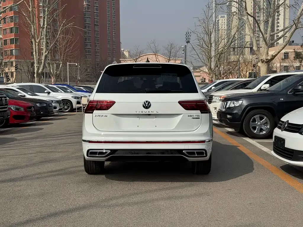 Volkswagen Tiguan L — фото 8