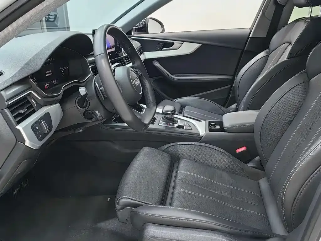 Audi A4L 2023 из CN, фото 4