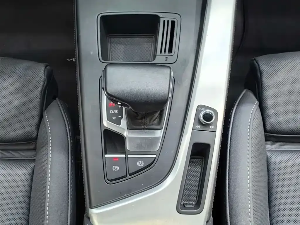 Audi A4L 2023 из CN, фото 7