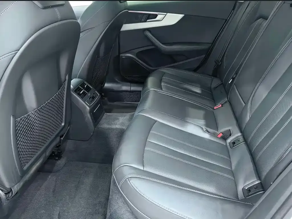 Audi A4L 2023 из CN, фото 9