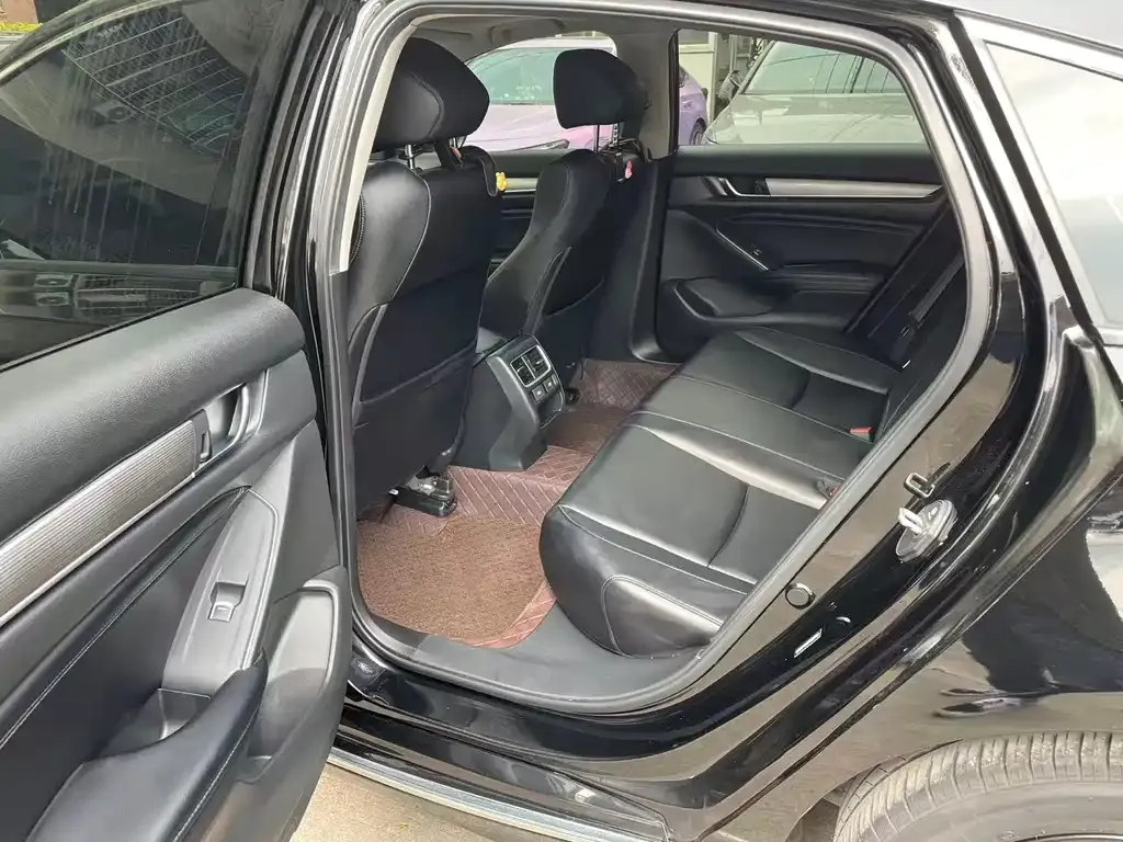 Honda Accord — фото 10