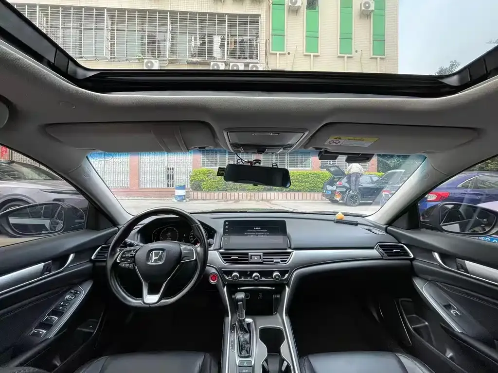 Honda Accord — фото 9