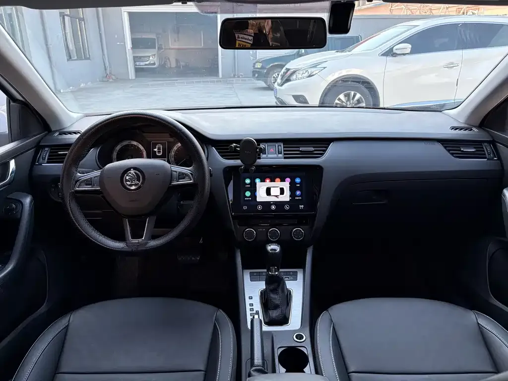 Skoda Octavia — фото 8
