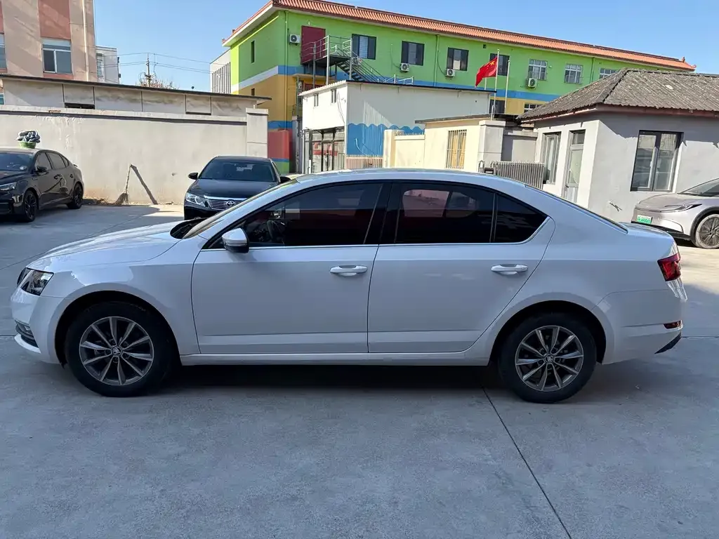 Skoda Octavia — фото 6