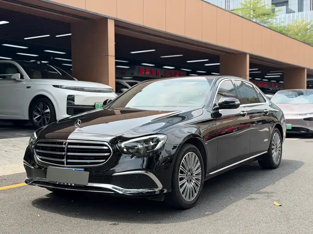 Mercedes-Benz E-Class — фото 1