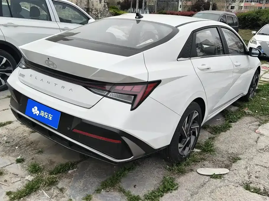 Hyundai Elantra — фото 10