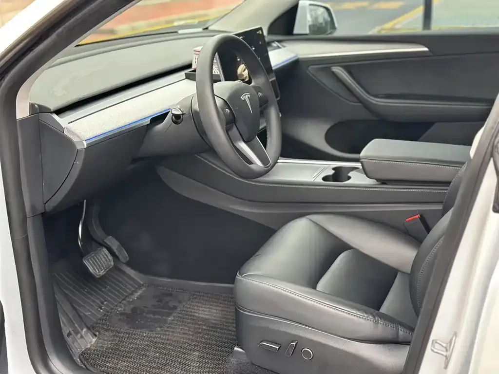 Tesla Model Y — фото 2