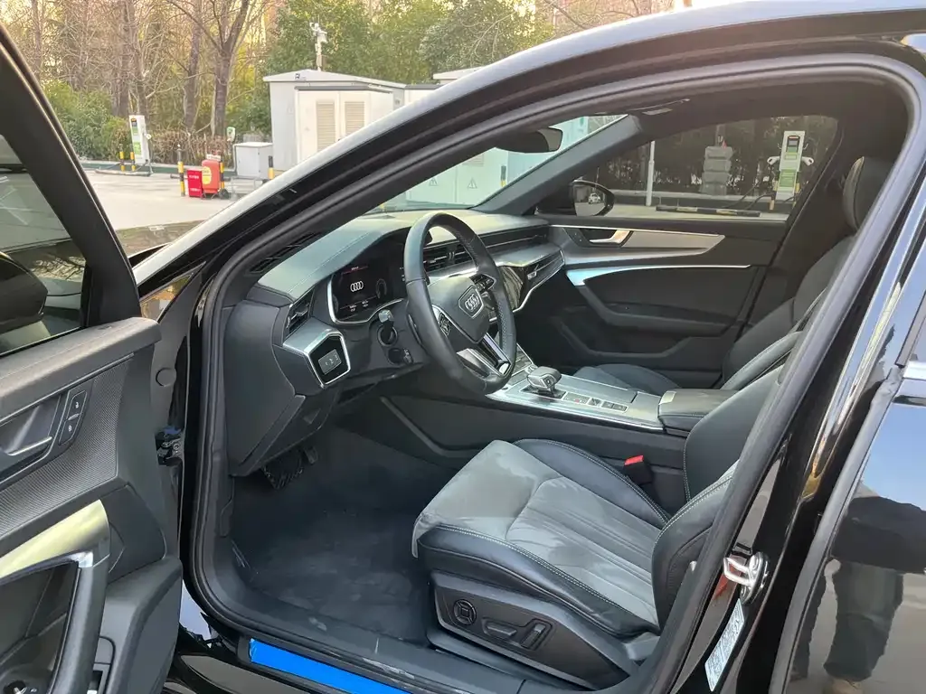 Audi A6L 2022 из CN, фото 5
