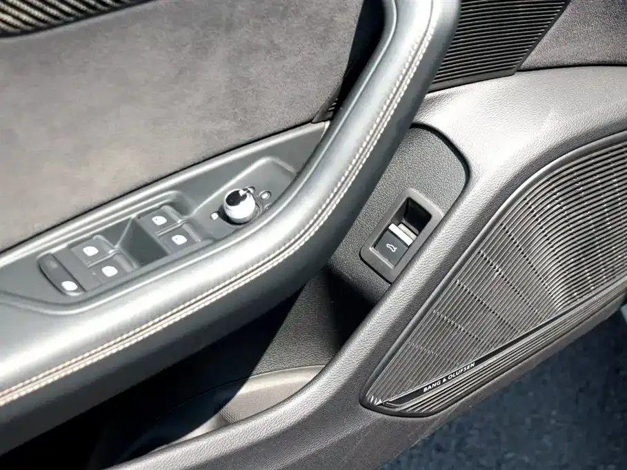 Audi RS 4 2023 из CN, фото 9