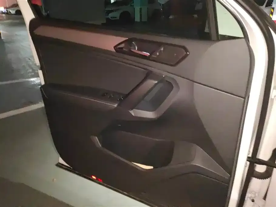Volkswagen Tiguan L 2021 из CN, фото 2