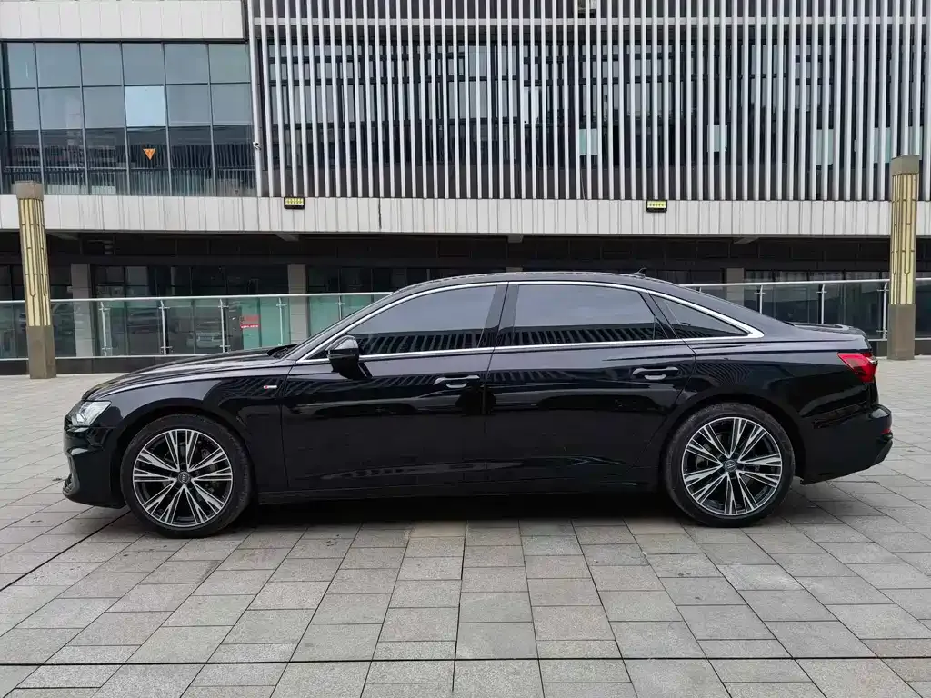 Audi A6L — фото 8