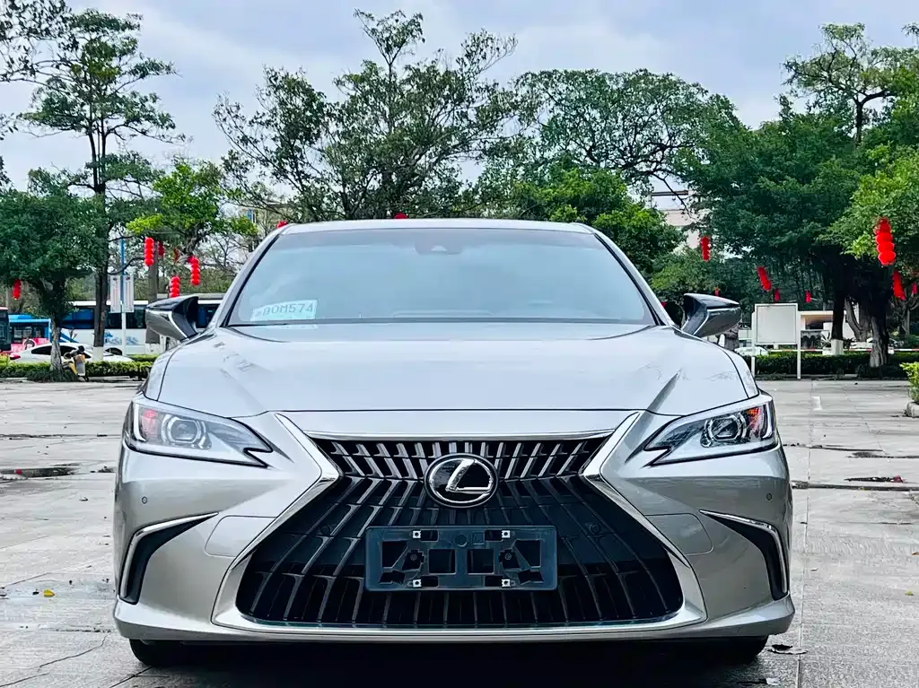 Lexus ES — фото 1