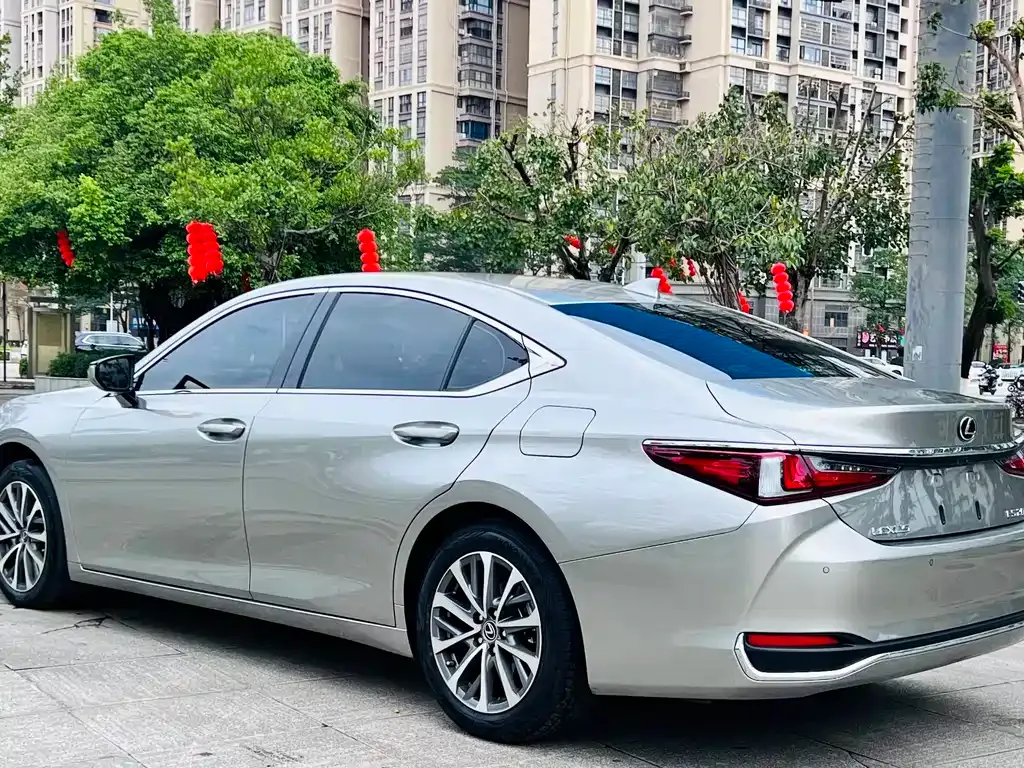 Lexus ES — фото 8