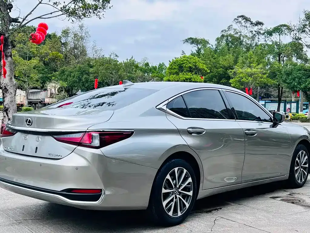 Lexus ES — фото 10