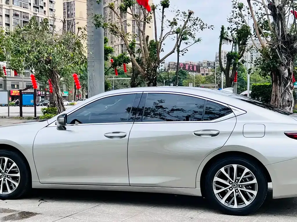 Lexus ES — фото 7