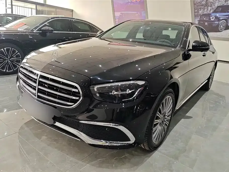 Mercedes-Benz E-Class — фото 1
