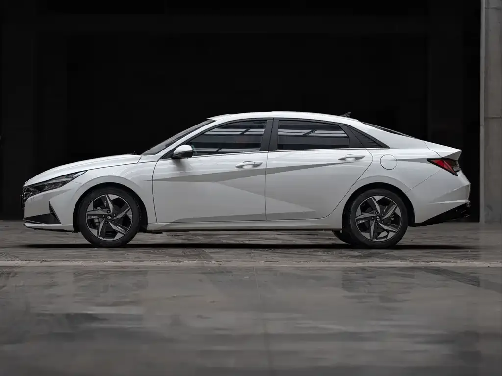 Hyundai Elantra — фото 4