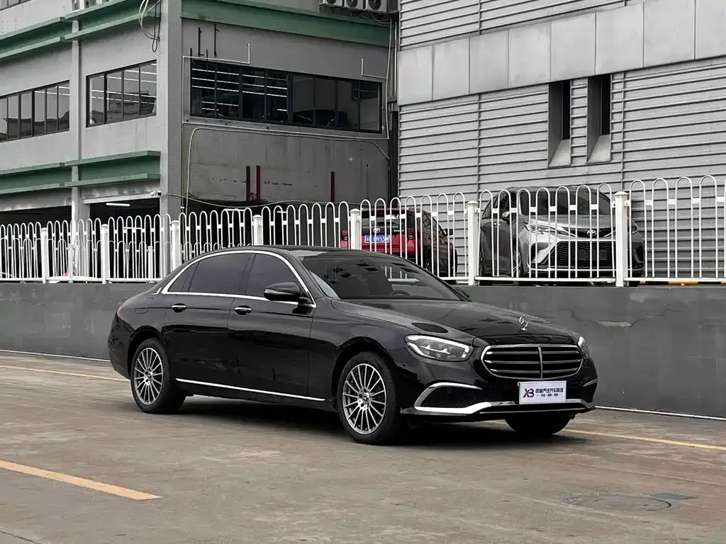 Mercedes-Benz E-Class — фото 9