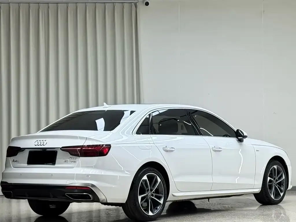 Audi A4L — фото 2