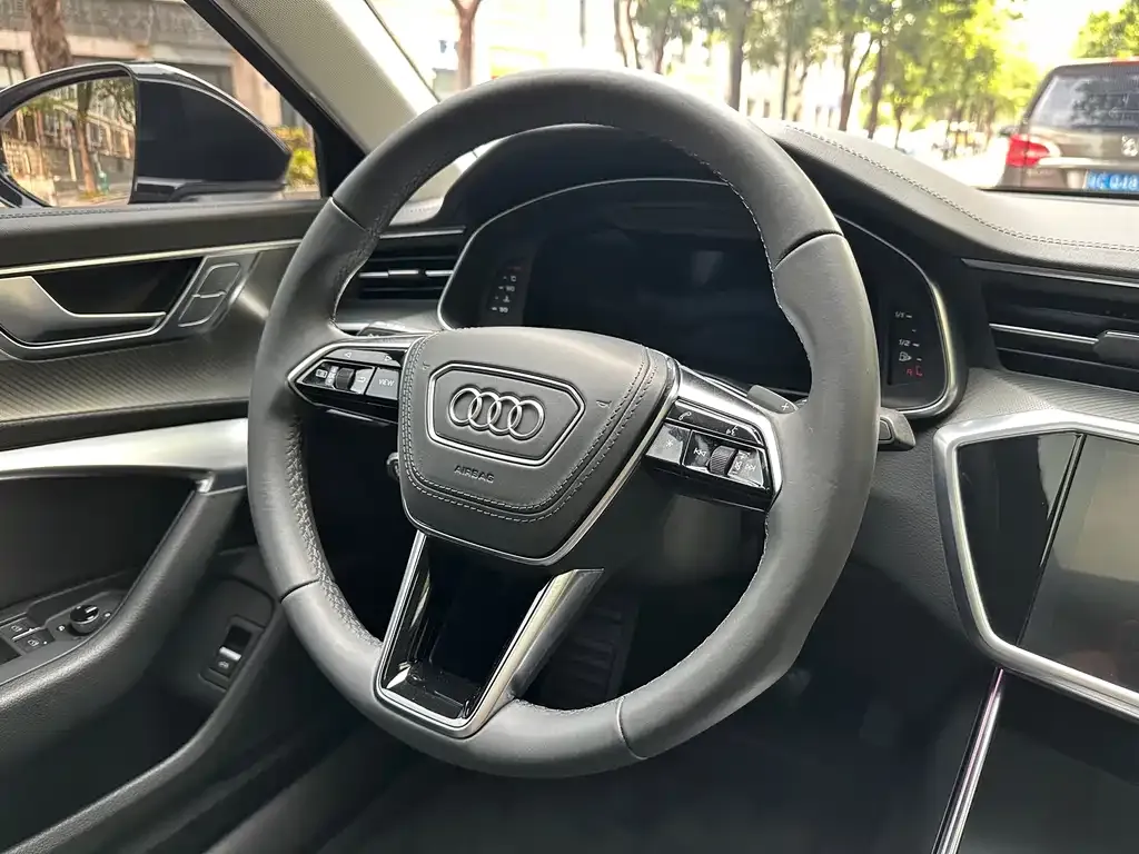 Audi A6L — фото 9