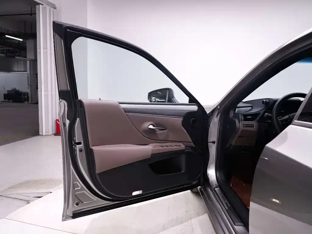Lexus ES 2025 из CN, фото 6