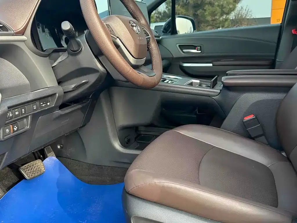 Toyota Granvia — фото 9