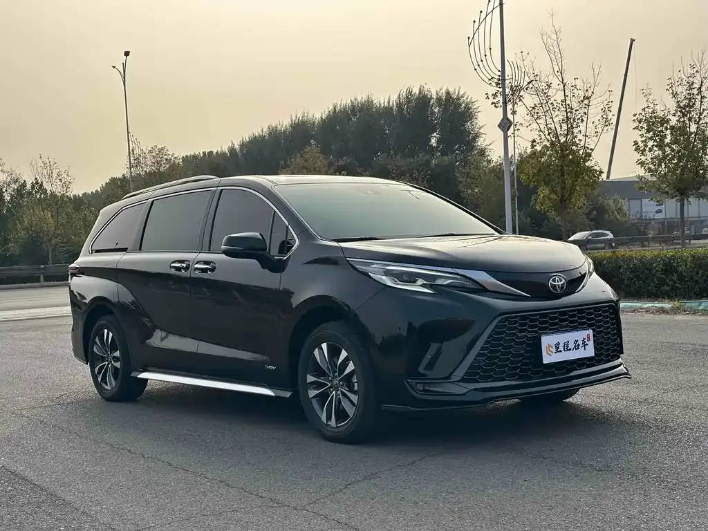 Toyota Granvia — фото 4
