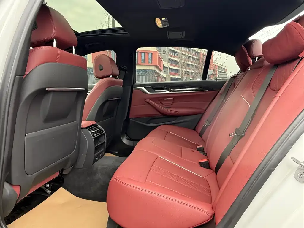 BMW 5 Series 2022 из CN, фото 2