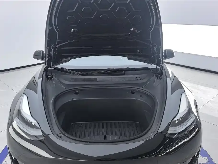 Tesla Model 3 — фото 9