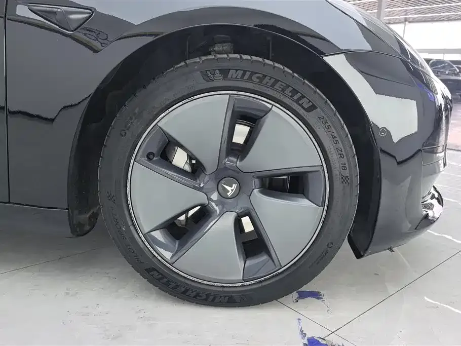 Tesla Model 3 — фото 2
