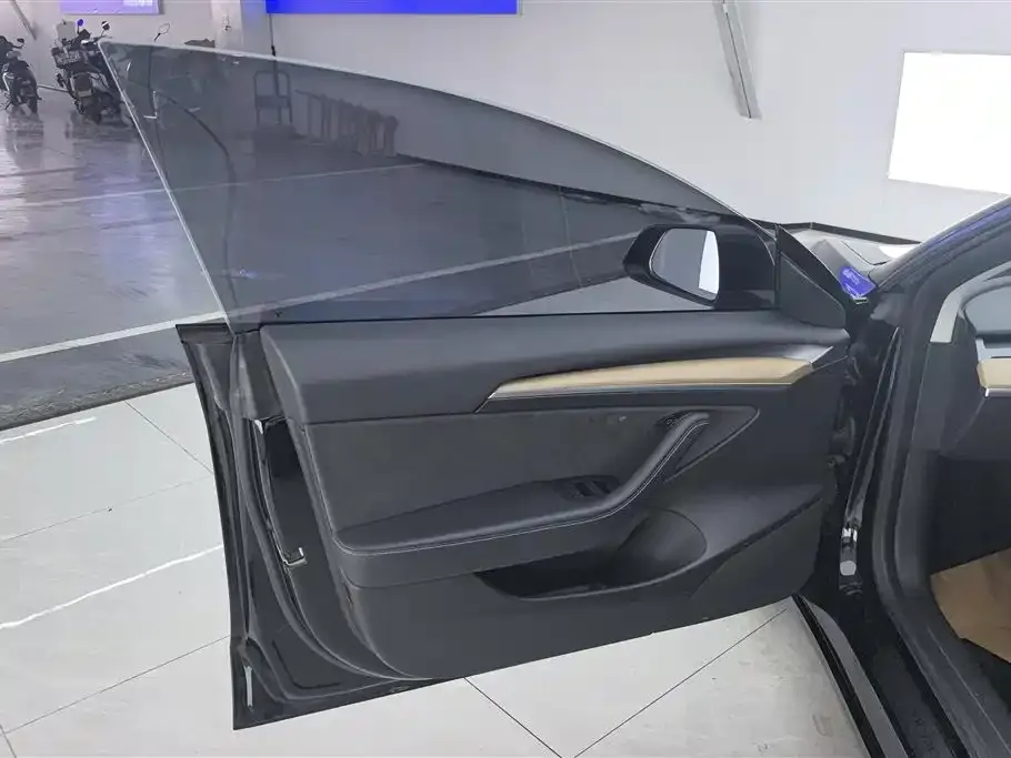 Tesla Model 3 — фото 10