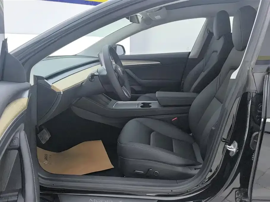 Tesla Model 3 — фото 3