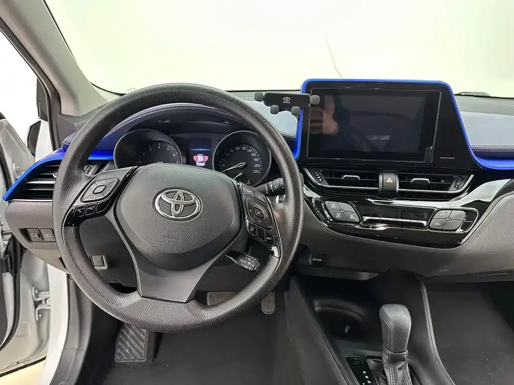 Toyota C-HR — фото 10
