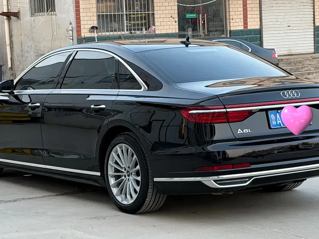 Audi A8 — фото 8