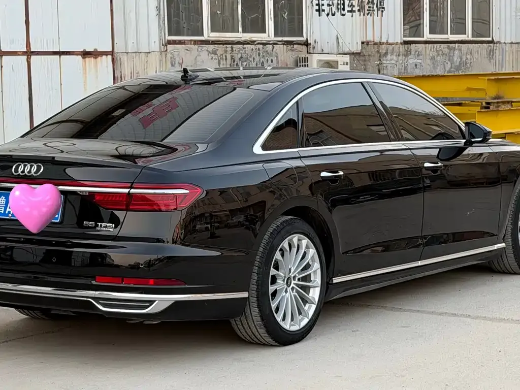 Audi A8 — фото 6