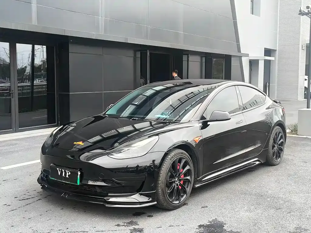 Tesla Model 3 — фото 1