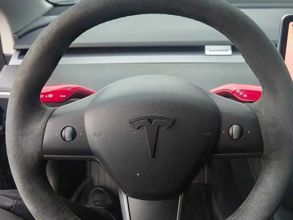 Tesla Model 3 — фото 7