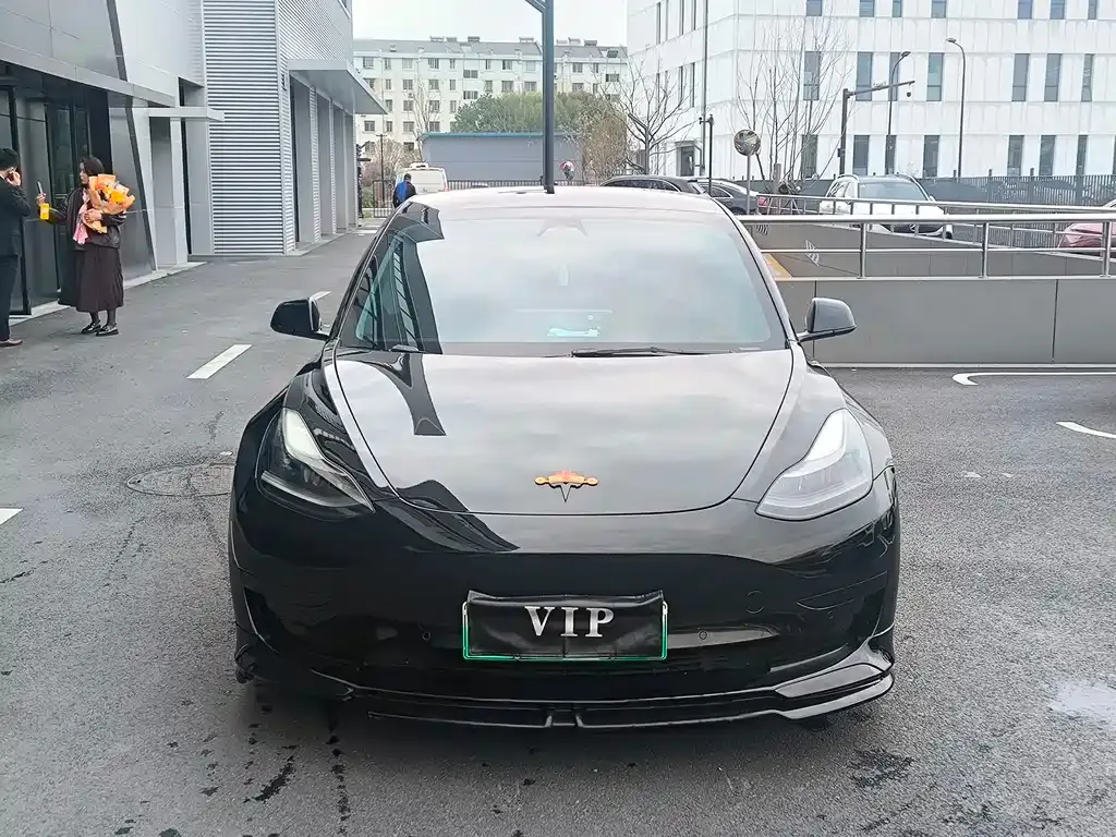 Tesla Model 3 — фото 10