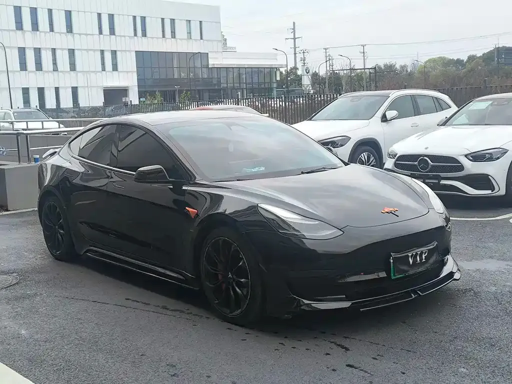 Tesla Model 3 — фото 4