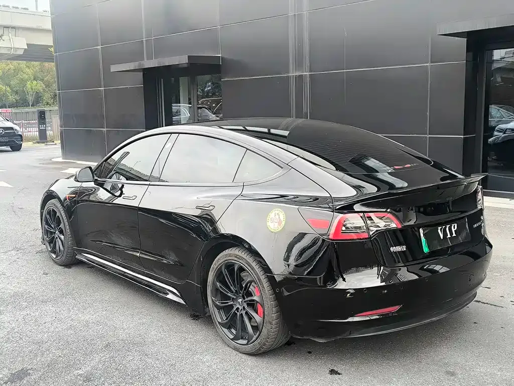 Tesla Model 3 — фото 6