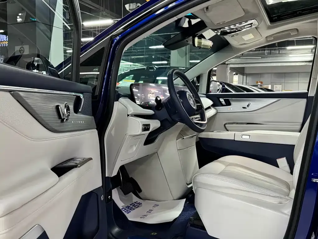 Buick GL8 Hybrid — фото 2
