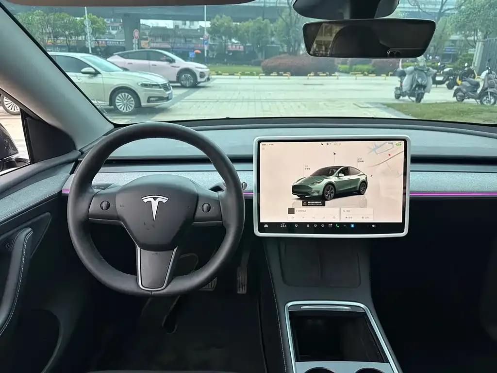 Tesla Model Y — фото 3