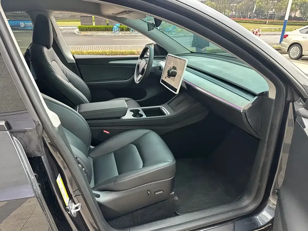 Tesla Model Y — фото 2