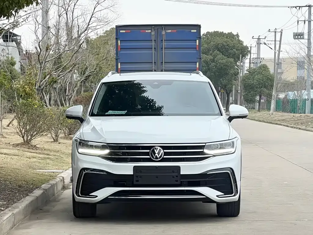 Volkswagen Tiguan L 2023 из CN, фото 2
